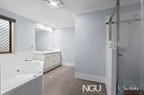 Property photo of 25 Goolman Place Peak Crossing QLD 4306