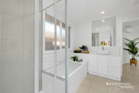 Property photo of 1 Hawkes Drive Mill Park VIC 3082