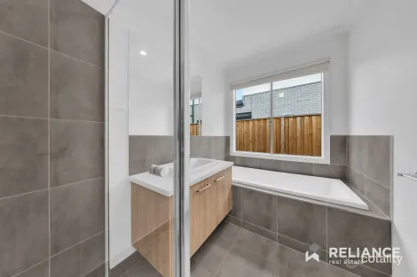 Property photo of 24 Sinopia Street Tarneit VIC 3029