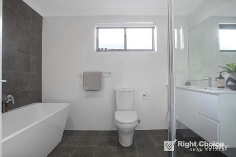 Property photo of 17 Bartlett Crescent Calderwood NSW 2527