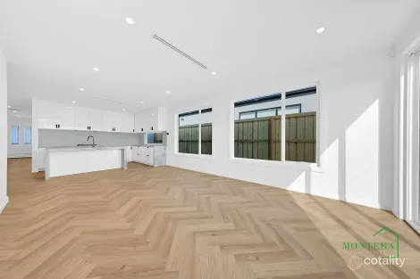 13 Hillside Ave, Mickleham, VIC 3064