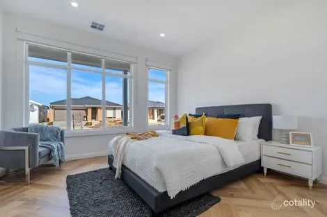 Property photo of 13 Hillside Avenue Mickleham VIC 3064