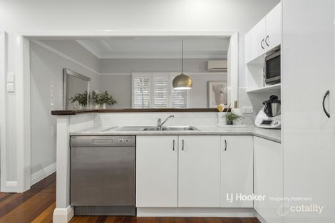 Property photo of 18 Weal Avenue Tarragindi QLD 4121