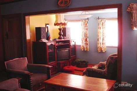 61 Newcastle St, Fairfield, QLD 4103