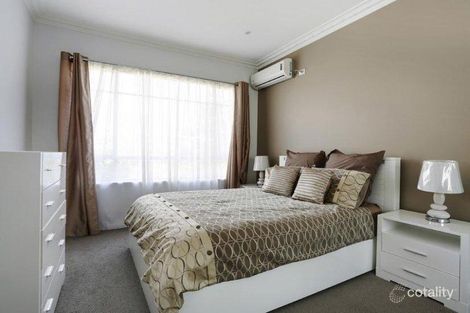 Property photo of 1/2 Wendover Court Mount Waverley VIC 3149