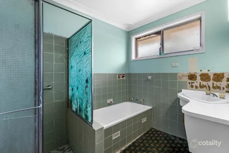 Property photo of 33 Apex Avenue Picnic Point NSW 2213