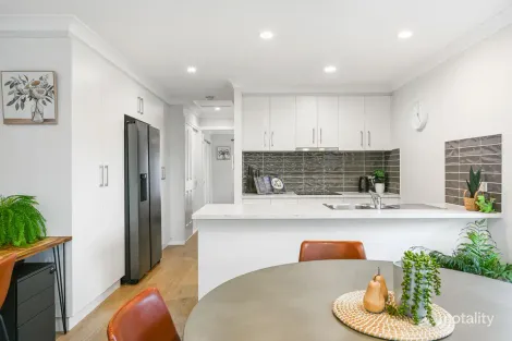 Property photo of 4/28A Ruthven Street Harlaxton QLD 4350