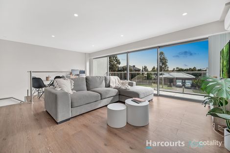 Property photo of 102/31 Linden Tree Way Cranbourne North VIC 3977