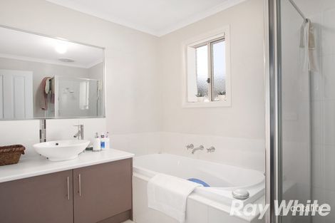 Property photo of 64 Tipperary Circuit Pakenham VIC 3810