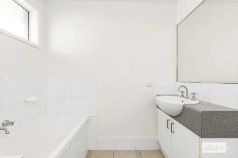 Property photo of 41 Lakeside Drive Emerald QLD 4720