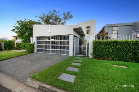Property photo of 2/10 Thrush Avenue Paradise Point QLD 4216