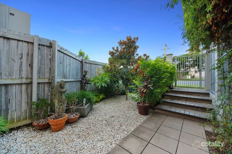 Property photo of 2/10 Thrush Avenue Paradise Point QLD 4216