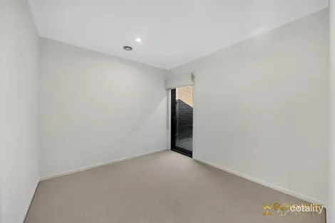 Property photo of 24 Crestfield Way Wyndham Vale VIC 3024