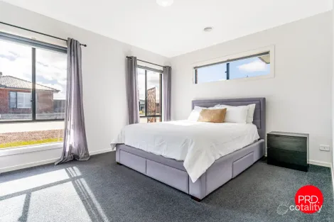 Property photo of 5 Pitt Place Strathfieldsaye VIC 3551