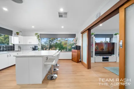 Property photo of 14 Bladon Way Swan View WA 6056