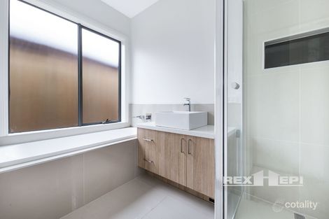 Property photo of 14 Guisard Way Clyde North VIC 3978