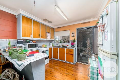 Property photo of 1/42 Tichborne Crescent Kooringal NSW 2650