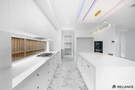Property photo of 12 Adelaide Circuit Donnybrook VIC 3064