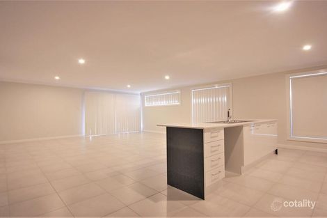 8 Lawrence St, Oran Park, NSW 2570