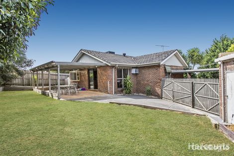 Property photo of 16 William Perry Close Endeavour Hills VIC 3802
