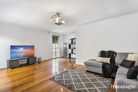 Property photo of 16 William Perry Close Endeavour Hills VIC 3802