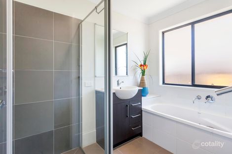 Property photo of 18 Mieka Crescent Pimpama QLD 4209