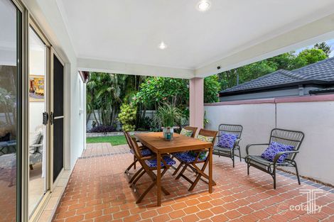 5 Sorrento Cl, Carindale, QLD 4152
