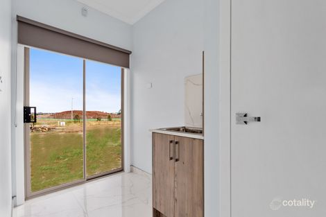 Property photo of 32 Riverstone Promenade Tarneit VIC 3029