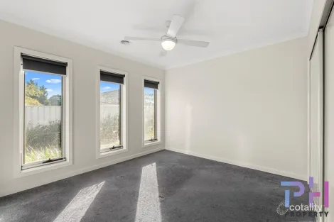 Property photo of 8 Oakes Place Golden Square VIC 3555