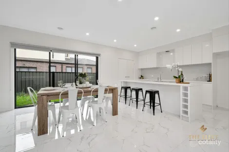 Property photo of 2/102 Wootten Road Tarneit VIC 3029