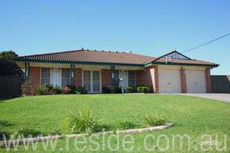 15 Casuarina Cl, The Oaks, NSW 2570