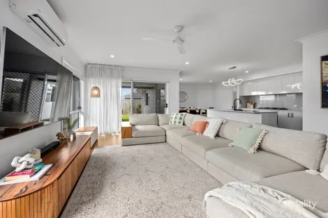 8 Forbes Ct, Collingwood Park, QLD 4301