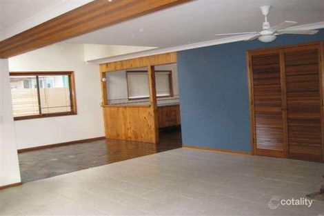 38 Cronin Ave, Main Beach, QLD 4217