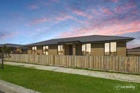 Property photo of 13 Furlong Crescent Dalyston VIC 3992