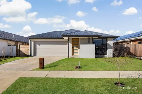 Property photo of 7 Constance Way New Gisborne VIC 3438