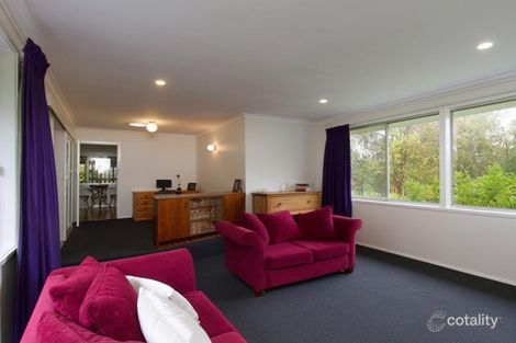 Property photo of 32 Booths Lane Woodend VIC 3442