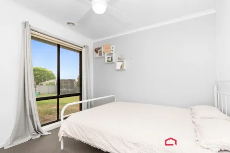 Property photo of 3 Minya Place Glenfield Park NSW 2650