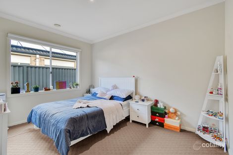 Property photo of 8 Platt Close Pakenham VIC 3810