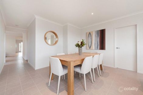 Property photo of 44 Scoria Circuit Craigieburn VIC 3064