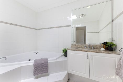 Property photo of 30 Hillcrest Drive St Ives NSW 2075