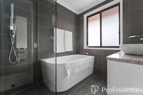 Property photo of 15 Graham Drive Kelso NSW 2795