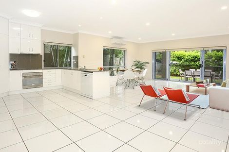 2/25 Melinda St, Southport, QLD 4215