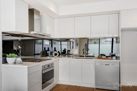 Property photo of 2/1051 Doncaster Road Doncaster East VIC 3109