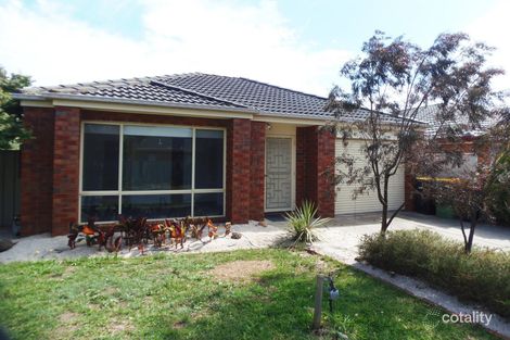 Property photo of 5 Willandra Loop Caroline Springs VIC 3023