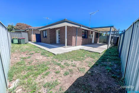 Property photo of 4 Caulfield Crescent St Johns Park NSW 2176