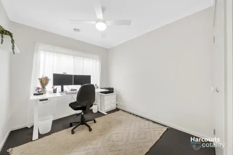 Property photo of 4 Bradshaw Way Cranbourne East VIC 3977