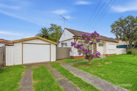 Property photo of 4 Weir Crescent Lurnea NSW 2170