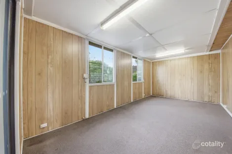 Property photo of 4 Weir Crescent Lurnea NSW 2170