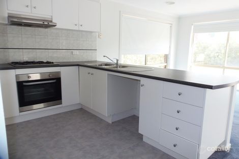 Property photo of 5 Willandra Loop Caroline Springs VIC 3023