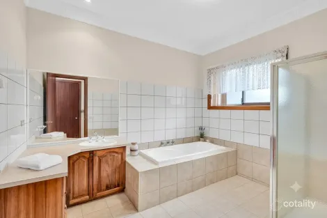 Property photo of 11 Bennett Close Hoppers Crossing VIC 3029